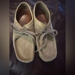 Price is firm- Old School Clarks size 6.5